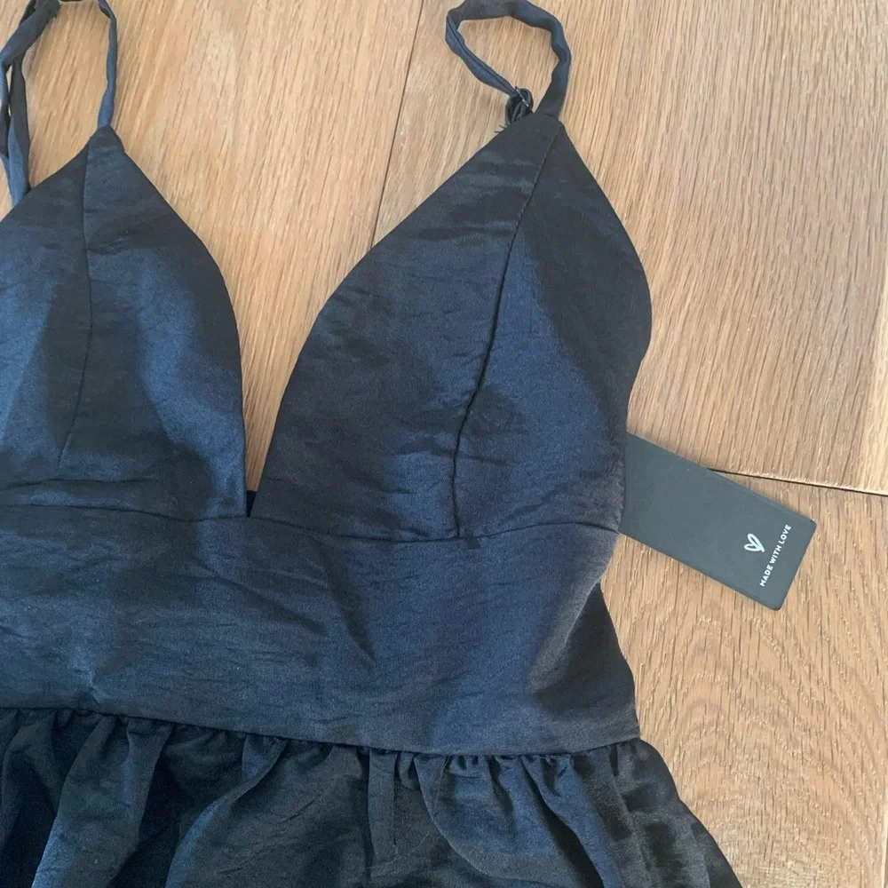 New With Tags! Lulu’s little black dress XS Party Pose Satin tiered min dress. - Picture 5 of 7
